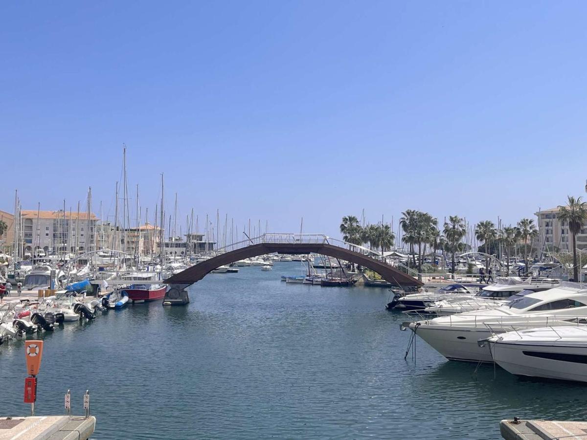 Frejus: Appt 2P, 5 Pers, Piscine, Plage A 150M, Parking, Animaux Ok - Fr-1-226A-357 Eksteriør bilde